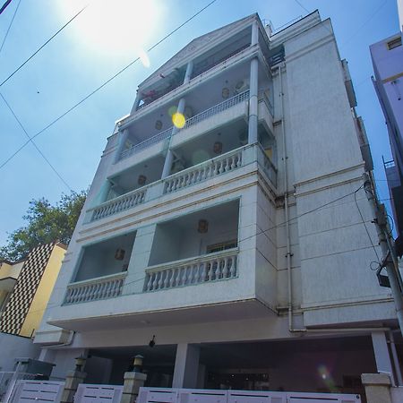 Oyo 23360 White Bricks Inn Бангалор Екстериор снимка