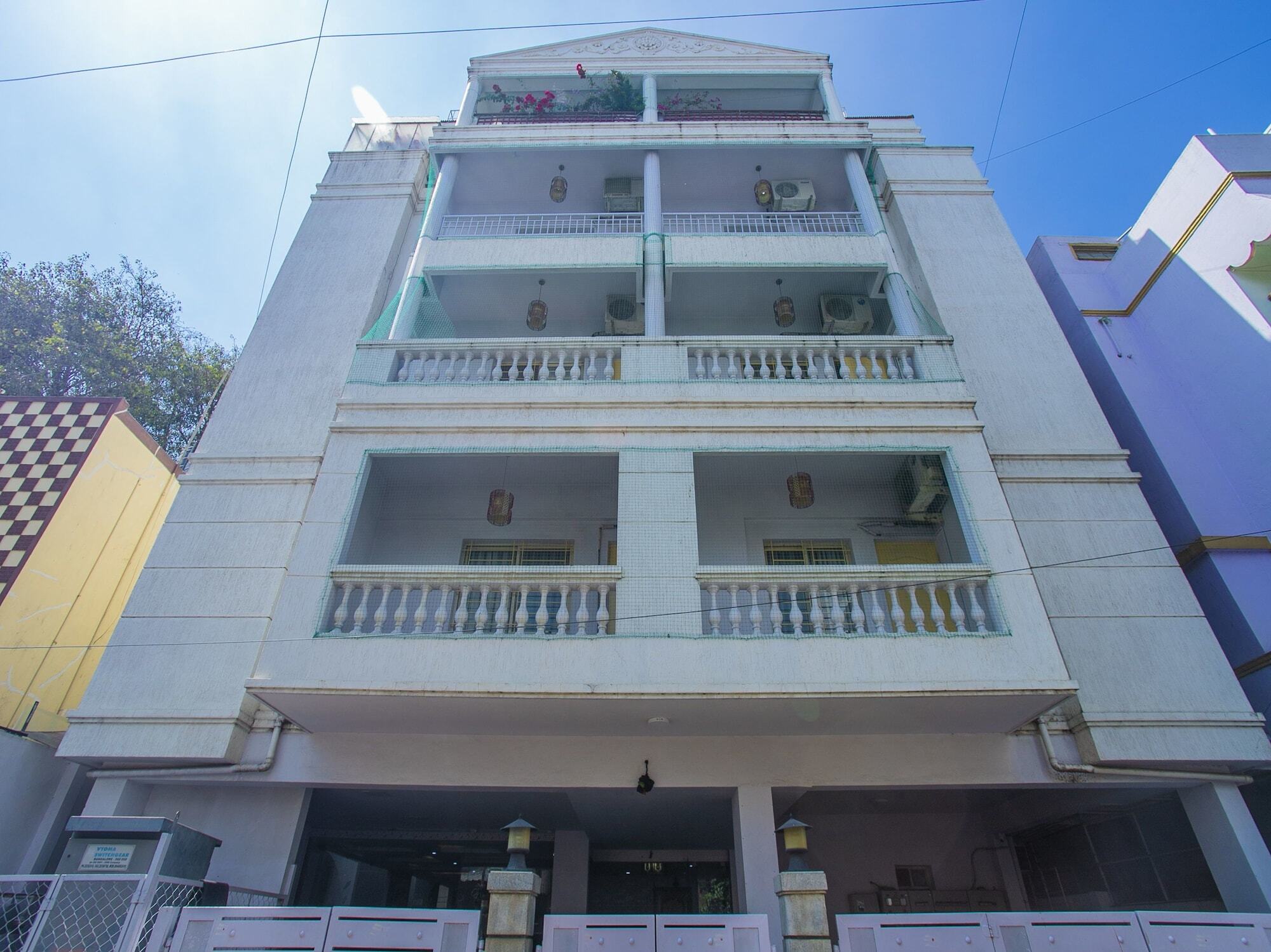 Oyo 23360 White Bricks Inn Бангалор Екстериор снимка